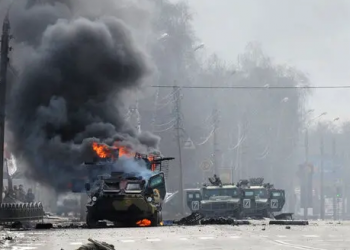 Ukrajina nastavila žestoke udare, razorila aerodrom i most u Hersonu