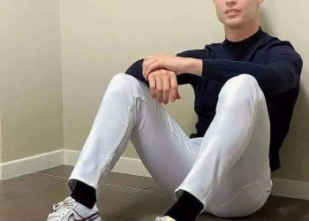 Trebao je biti pobačen. Nije imao za kruh. Otac je zlostavljao njega i majku