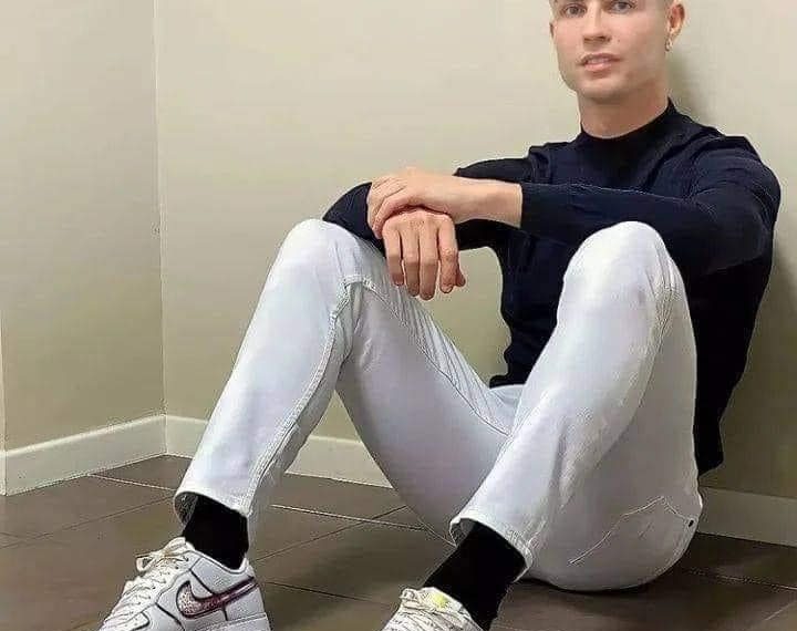 Trebao je biti pobačen. Nije imao za kruh. Otac je zlostavljao njega i majku