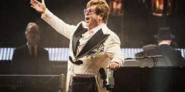 Elton John oženio je dvije dame, a sreću našao pored muškarca