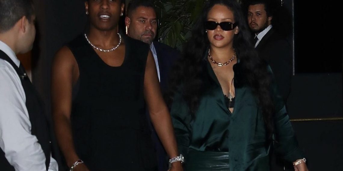 Rihanna nakon poroda istakla nikad bujnije obline: Pažnju je privuklo i bizarno izdanje oca njenog djeteta