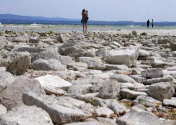 Turisti s jezera Garda šokirani koliko se vodostaj smanjio: “Voda nije bila tamo”
