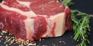 Znanost utvrdila: piletina i crveno meso podjednako su opasni za kolesterol