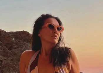 Nina Badrić bez trunke šminke zablistala pod palmama