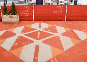 Sutra počinje 28. Sarajevo Film Festival, ispred Narodnog pozorišta postavljen tradicionalni bosanski ćilim