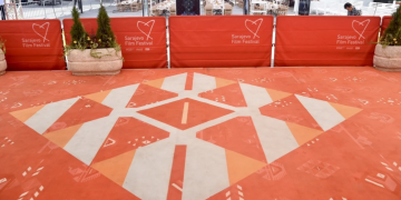Sutra počinje 28. Sarajevo Film Festival, ispred Narodnog pozorišta postavljen tradicionalni bosanski ćilim