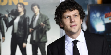 Američki glumac Jesse Eisenberg stiže na Sarajevo Film Festival s redateljskim prvijencem