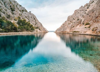 Rajska uvala koja krije kristalno more