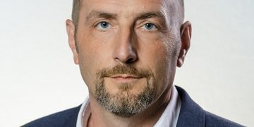 IDS: Građanima dolaze dupli računi za struju i plin dok ih se krade!