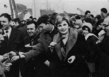 Nikad viđena fotografija Silvane Armenulić sa kolegama