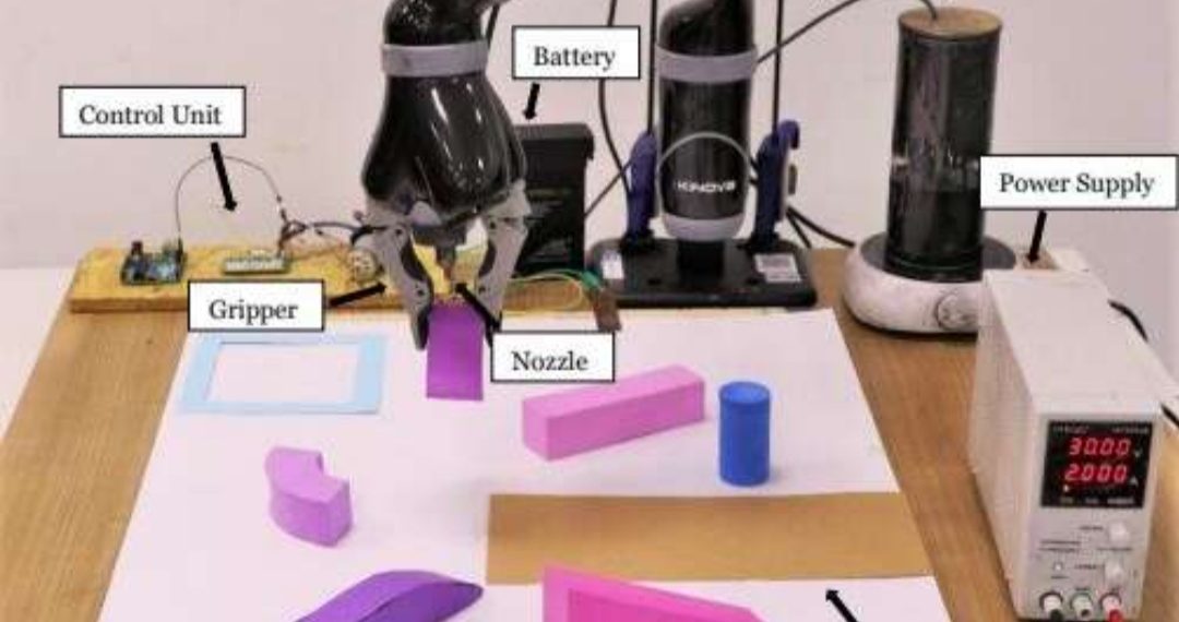 Robot crta strujne krugove vodljivom tintom kako bi preživio