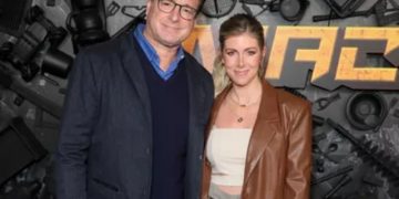 Kelly Rizzo kaže da joj se srce ponovo slomilo nakon što je gledala posvetu preminulom mužu Bobu Sagetu na dodjeli Emmy nagrade