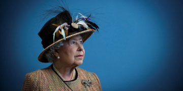 Zašto kraljicu nismo viđali bez šešira? Nosila ih je i kad su svi drugi prestali