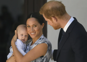 Princ Harry i Meghan ogorčeni jer njihova djeca neće dobiti status kraljevskog visočanstva
