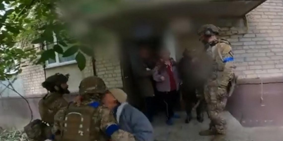 Rusi bježe pred granatama, Ukrajinci na dva fronta tuku!