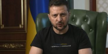 Ruski egzodus i strah je nezapamćen. Zelenski ih poziva na pobunu.