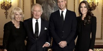 Objavljen novi portret kraljevske obitelji, Harry i Meghan nisu pozirali