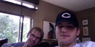 Ashton Kutcher za dlaku spasio brata blizanca!