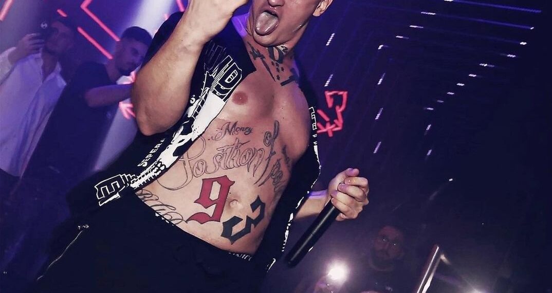 DESINGERICA: DOZVOLIO BI DA MOJOJ KĆERKI PLJUNU USTA!