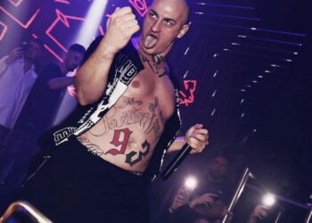 DESINGERICA: DOZVOLIO BI DA MOJOJ KĆERKI PLJUNU USTA!