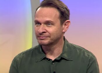 ENIS BEŠLAGIĆ: LJUBAV SE TEK SJETIMO DATI NA SAHRANI.