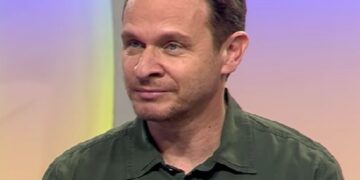 ENIS BEŠLAGIĆ: LJUBAV SE TEK SJETIMO DATI NA SAHRANI.