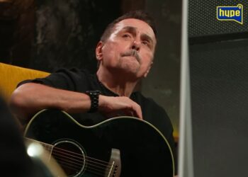 KEBA PRIZNAO DA IMA OPSESIJU OGLEDALA.