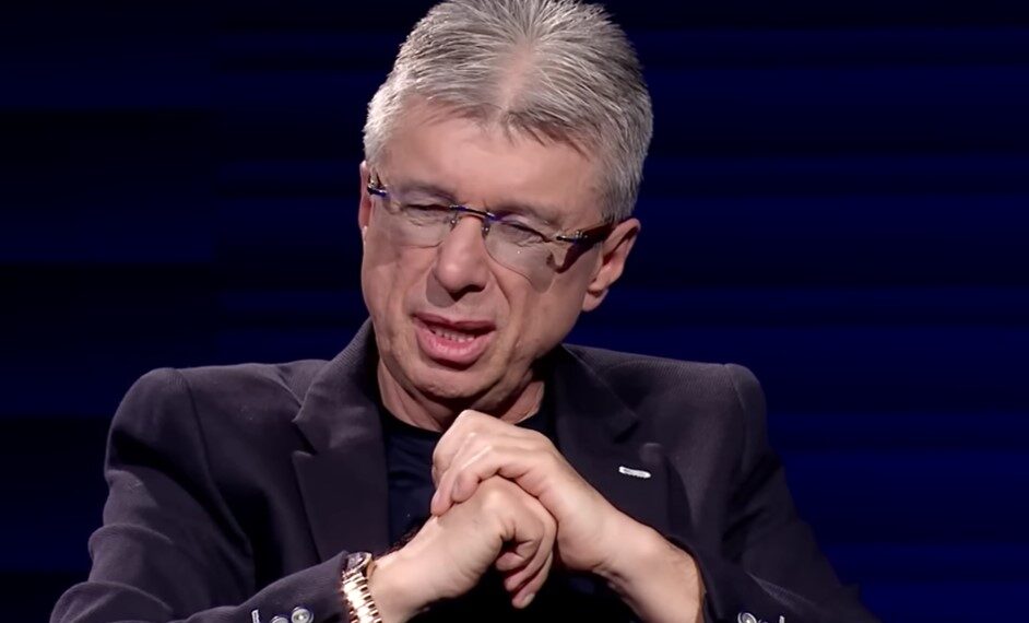 BRENA JE PJEVALA U POLUPRAZNIM RESTORANIMA, NISU IMALI ZA SNIMITI PLOČU