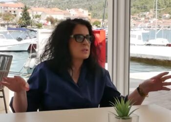 SKANDAL! FANOVI NAPALI ŽENU OLIVERA DRAGOJEVIĆA ŠTO JE BIO ŽENSKAR!!!