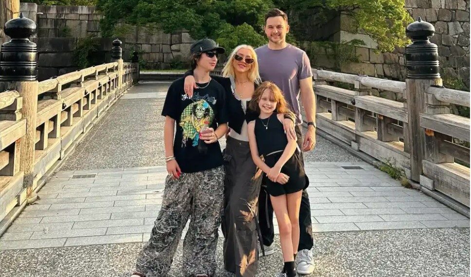 Christina Aguilera podijelila rijetku obiteljsku fotografiju sa svoje dvoje djece: “Ovo još niste vidjeli!”