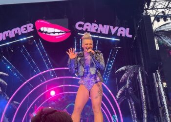 Tako se to radi: Fan iznenadio Pink na nastupu, ona prihvatila izazov!