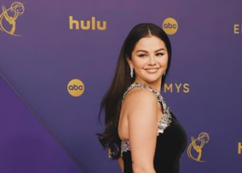 Selena Gomez smatra da joj je slava iz djetinjstva usporila razvoj: Bilo je to jako teško vrijeme