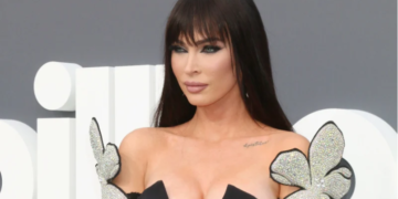 Trudna Megan Fox u izazovnom izdanju: Glumica pozirala u donjem vešu sa čipkanim velom