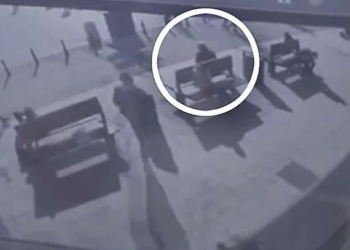 Pronađen čovjek koji je četiri sekunde prije urušavanja željezničke stanice ustao sa klupe: “Još se tresem”