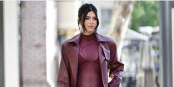 Megan Fox istakla trudnički stomak u potpuno providnoj haljini i donjem vešu