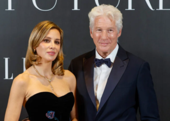 Richard Gere pozirao u dobrom raspoloženju s 33 godine mlađom suprugom na svečanosti u Madridu