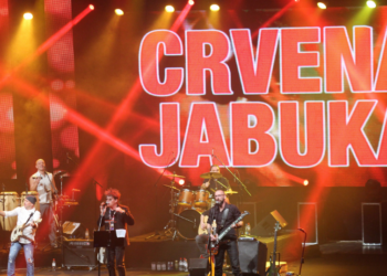 Crvena jabuka premijerno predstavila spot za pjesmu “Tula” i najavila veliku evropsku turneju