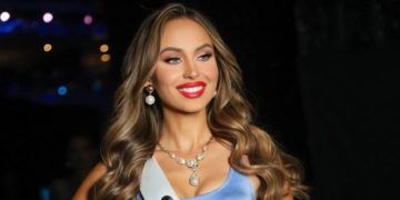 Miss Srbije privukla pažnju kostimom na izboru Miss Universe: Zlatni orlovi, kraljevska kruna i krila