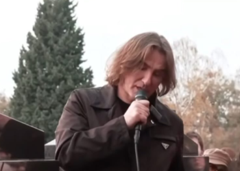 Mitrović dotako nebo: “Majko tražila si svima da oprostim i zaklinjem se javno da hoću”