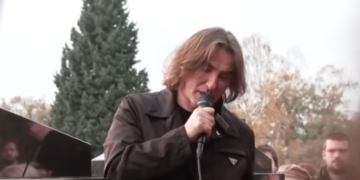 Mitrović dotako nebo: “Majko tražila si svima da oprostim i zaklinjem se javno da hoću”