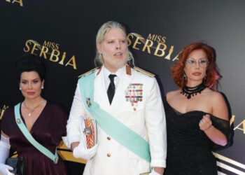 Ovo je srbijanski “Bog obrva”: Sređuje Anu Nikolić, Karleušu, Milana Stankovića, Kebu…