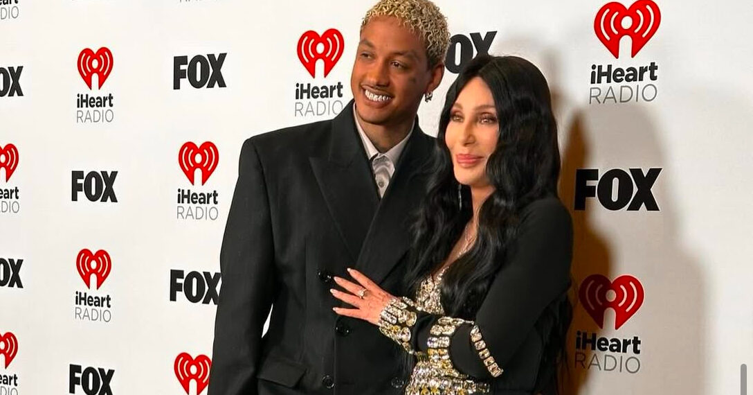 Veza sa 40 godina mlađim tipom je podmlađuje: Cher opet snima!