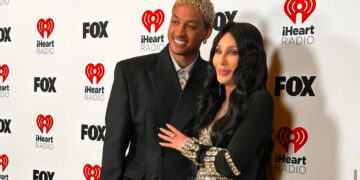 Veza sa 40 godina mlađim tipom je podmlađuje: Cher opet snima!