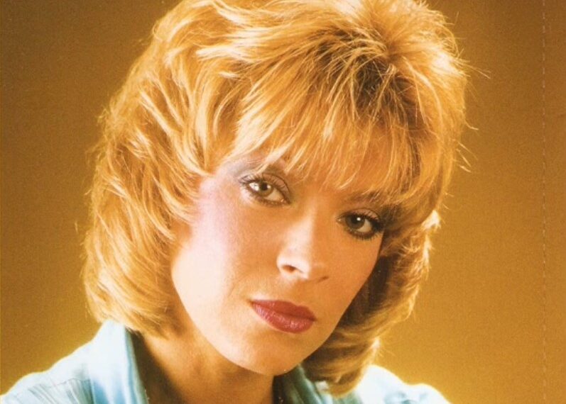 Tragična sudbina pjevačice Novih Fosila: Samo se srušila na plaži!