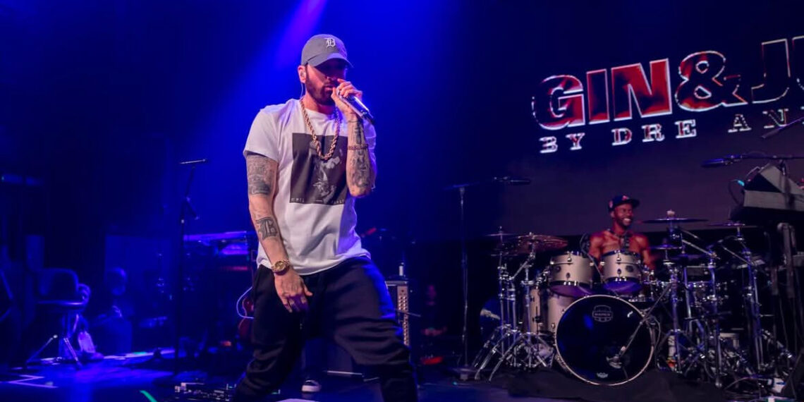 Eminem održao prvi nastup nakon smrti majke, otpjevao uvredljivu pjesmu koju joj je posvetio
