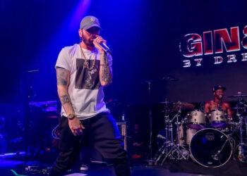 Eminem održao prvi nastup nakon smrti majke, otpjevao uvredljivu pjesmu koju joj je posvetio
