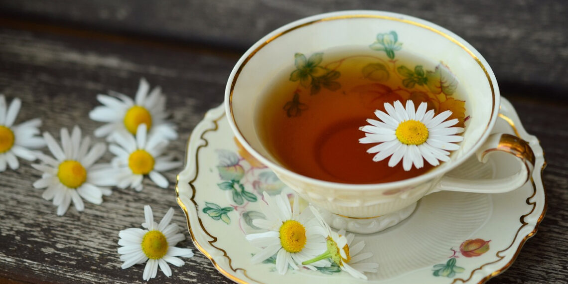 Ovo su zdravstvene prednosti redovnog konzumiranja čaja od kamilice