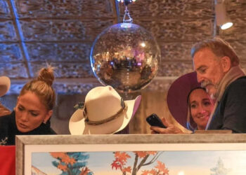 Nova romansa na pomolu? Jennifer Lopez i Kevin Costner snimljeni u istom kafiću