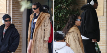 Rihanna u izdanju koje spaja nespojivo: Bunda, šorc, duge bijele čarape i kroksice od 175 dolara