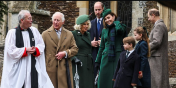 Princ William i Kate Middleton prisustvovali božićnoj misi s kraljem Charlesom i kraljicom Camillom